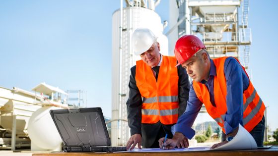 Engineers on job site using a Getac V110 fully rugged convertible laptop