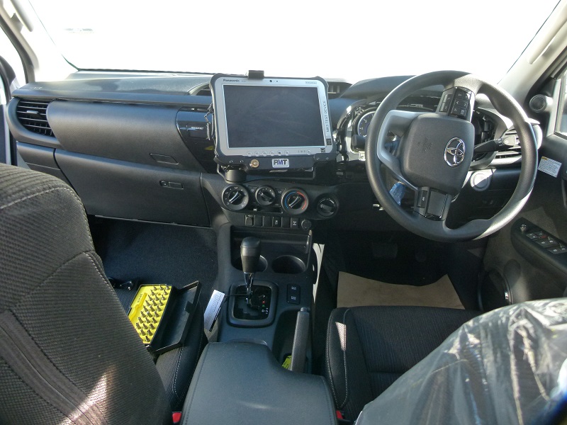 Panasonic Toughpad G1 installed a Toyota Hilux 