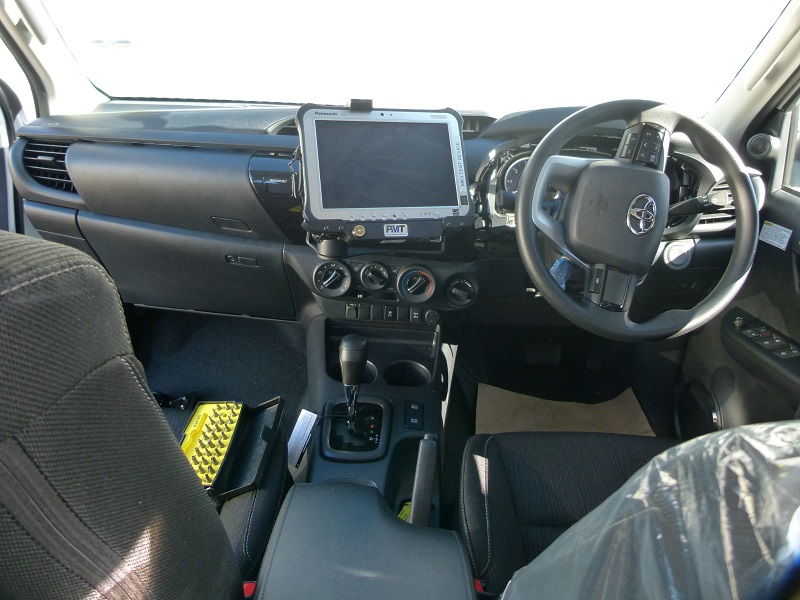 Panasonic Toughpad G1 installed a Toyota Hilux